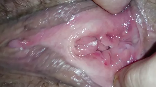 La apasionada reina de la noche madres maduras follando con jovenes después del atardecer se convierte en una sexy modelo, masturbándose su inmenso pastel