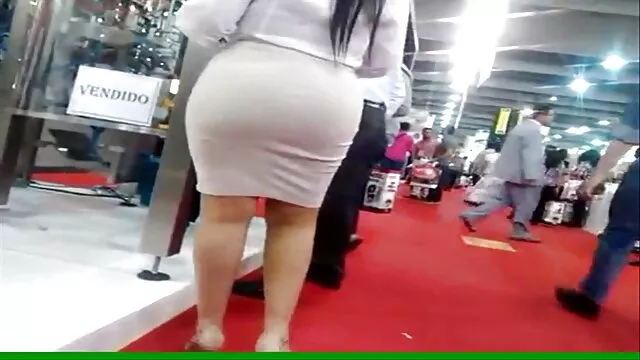Durante el sexo oral mamas maduras tetonas con su amada, el barbudo mezcló los agujeros y el dedo se fue al lugar equivocado