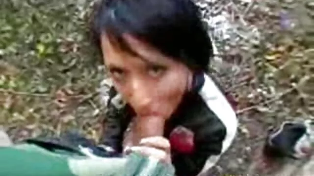 Cogí a la niña con rudeza, la arrastré hasta la puerta videos de incesto con maduras y le metí la boca con asfixia.