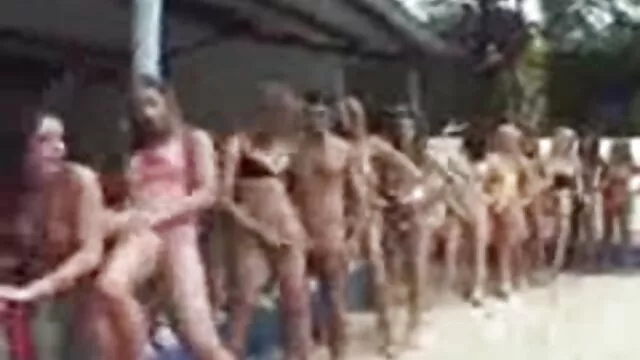 Dos lesbianas en traje de una red señoras culonas follando de pesca se golpean el culo con pequeños muñones
