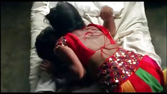 Sexo en mujeres maduras con sus hijos una playa nudista sin un matrimonio pálido durante las caricias no veo quién los está espiando