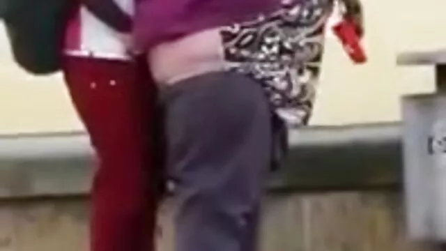 Modelo jizzed se lava en la ducha después de filmar el semen comido de muchos hombres señoras culonas follando en su cara