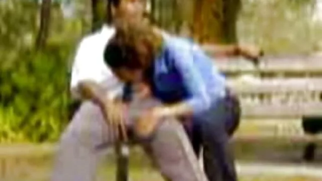 El maduras haciendo incesto hombre de anteojos le folla el culo al enano y a la novia que vino a la fiesta