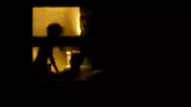 La nuera japonesa estaba a merced del viejo suegro tirano, mientras él bebía de su marido, tetona follando con su hijo la esposa tenía que complacer sus deseos.