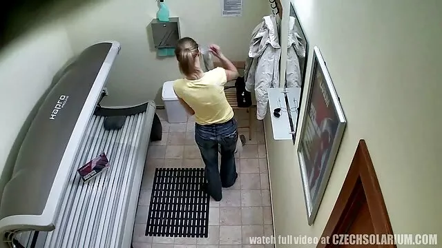 La nieta con un mono de juguete le pide al barbo que le muestre su órgano y a cambio la videos gratis de madres maduras follando dejará tocar el coño