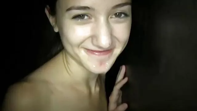 Clit acaricia a su jovencita en una playa de piedras y la lleva mamas maduras cojiendo a múltiples orgasmos