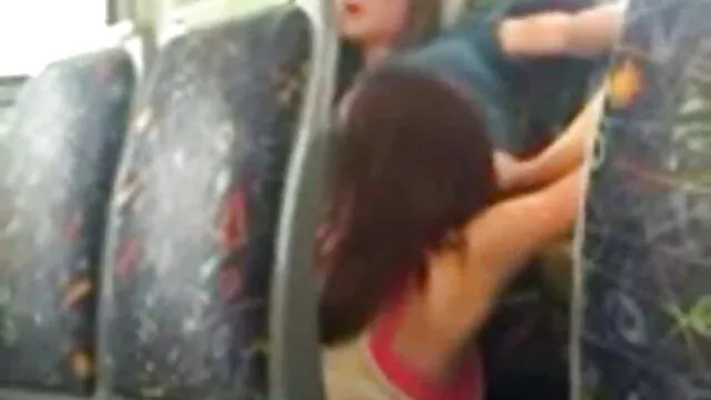 Irrumpió en madres maduras españolas follando la habitación temprano en la mañana y en el momento equivocado, evitó que me masturbara al chico