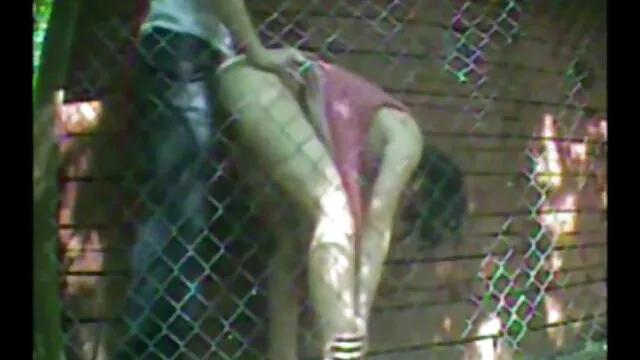 Una parodia de incesto maduras peludas monóxido de carbono del monstruo de Venom susurra a una esposa asustada con una lengua larga