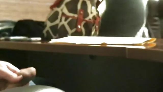 Me até el pelo en un moño y madres españolas follando gratis le chupé una polla al conductor en un taxi, y él filmó una mamada en el teléfono.