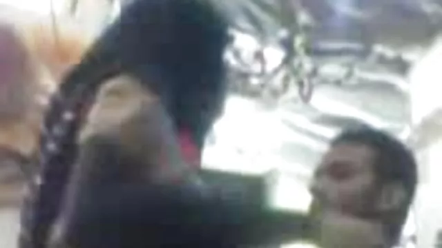 Una polla recortada con un pinchazo ancho lame a una mujer rusa suegras maduras tetonas del contacto, invitó a un invitado de su página