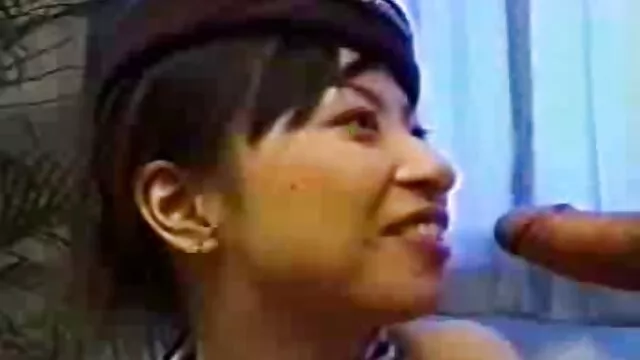 Madre e hija comparten una señoras follando con hijos polla para dos jóvenes vecinos en una fiesta