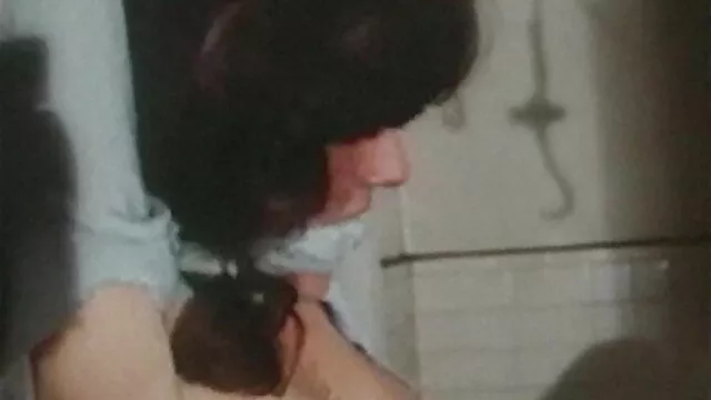 Conocido accidental en un madres foyando con hijos café, terminó con sexo apasionado en un piso con penetración en el culo