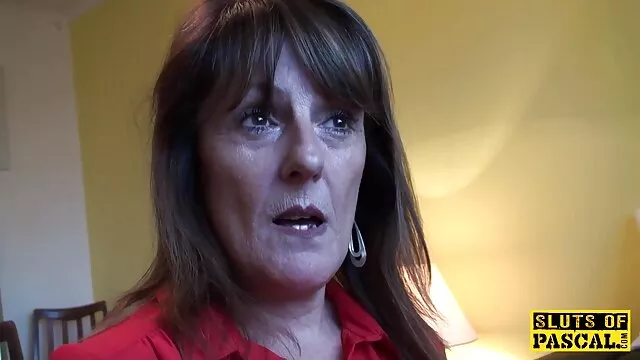 El dentista puso a dormir a la paciente con anestesia madres rubias follando y la folló en la boca, le quitó las bragas, le metió un segmento en el coño y la vistió cuidadosamente.