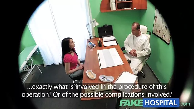 Usando margarina para alimentos y un expansor médico, pegó su codo hacia la popa trasera videos de maduras con hijas