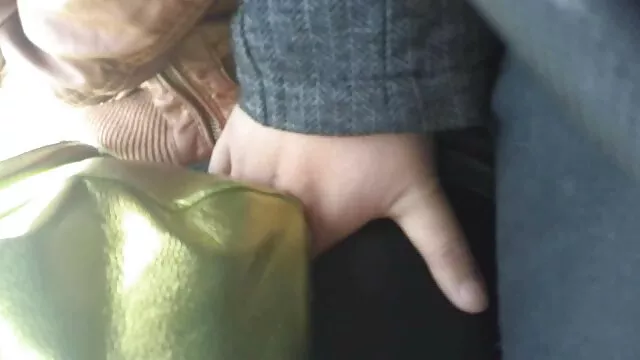 Sacudiendo deliciosamente el shnyaga, lamiendo la polla con la lengua y obligando videos suegras maduras a la cabeza a arrojar esperma en su boca