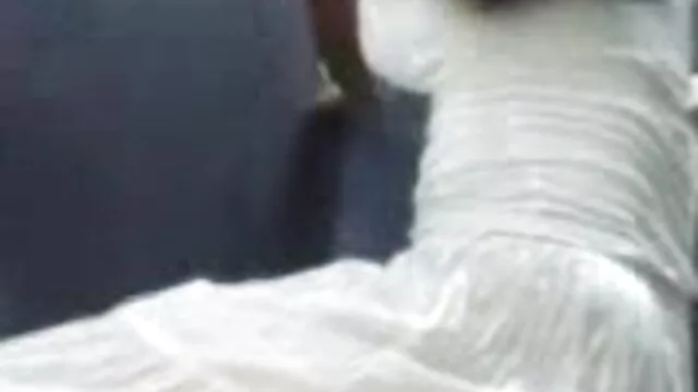 Una tayika pelirroja se entrega todos los días a una mamada, mejorando sus habilidades para su marido, y él intenta meterla entre mamas maduritas los rollos, pero ella no da