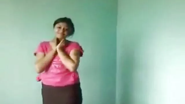 Una estudiante videos de maduras follando con sus hijos inocente ofreció su virginidad a la profesora a cambio de aprobar el examen