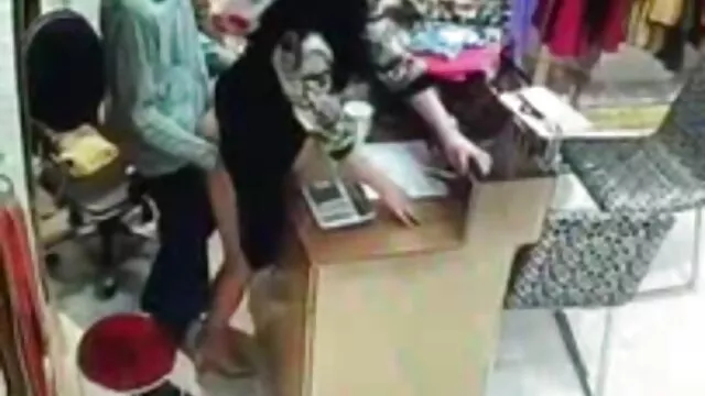 Un esclavo negro se folla a una monja guarra detrás del granero señoras de 60 años follando que se enamora de él