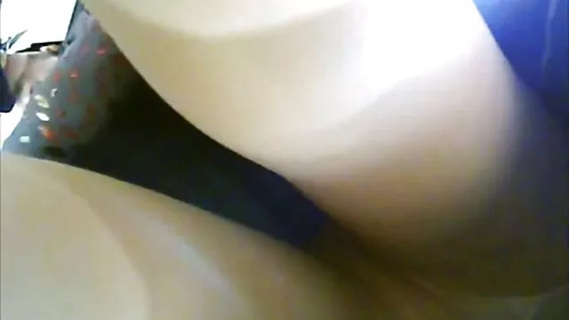 Sexo con una jovencita por primera vez, madres amateur follando ella está asustada y dolorida, pero todavía quiere