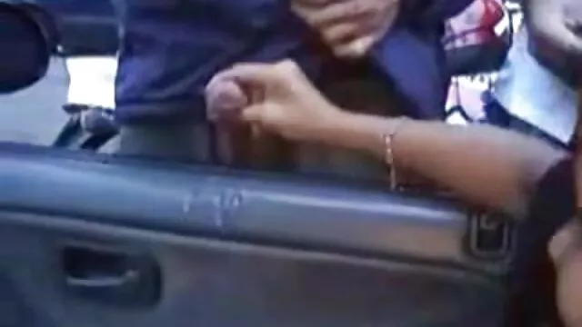 Silencio, sin palabras innecesarias, madrastra pilló a su hijastro masturbándose con su incesto maduras peludas foto en una revista