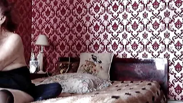 La señora de la limpieza sorprendió a las mujeres negras, la anfitriona con su amiga, mamas follando con jovencitos cuando se frotaron las gorras en el baño.