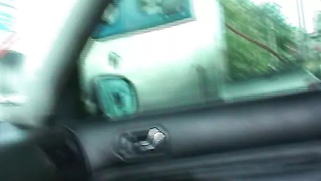 Mujer harapienta se para debajo de la videos de maduras follando con sus hijos puerta del baño y se masturba una vagina gruesa, asomándose
