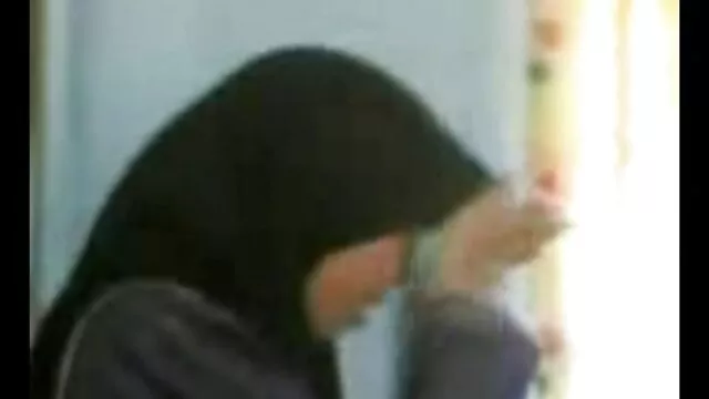 Una monada con una polla gorda en la boca convence a su amiga de que no le cuente al novio lo de la borrachera de ayer suegras tetonas follando