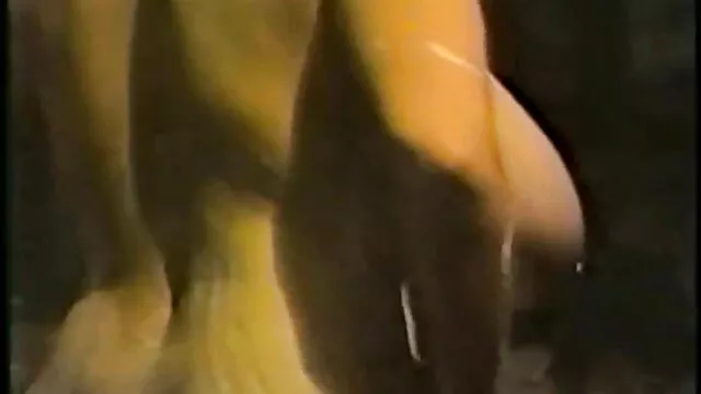 Nos drogamos, juntos nos drogamos y un musulmán canta esta canción durante una mamada a videos pornos de maduras con sus hijos su amada