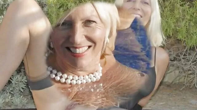 Perdí a mi esposa jugando a las cartas con un amigo y él la engaña, ella no quiere, pero su esposo madres españolas follando con jovenes bebe vino y mira su sexo