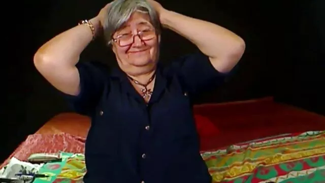La polla videos xxx maduras y hijos era demasiado grande para el culo de una musulmana y aun así logró empujar la cabeza