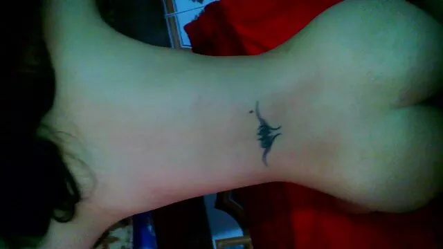 Me metí madres maduras follando duro una polla apestosa en la nariz, arrugué la cara y le di la ruptura de mi virgen