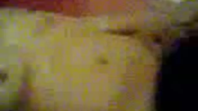 Avdeevna en el baño intenta subirse al pene de un joven videos xxx maduras y hijos casto que, de hecho, no sabe qué hacer