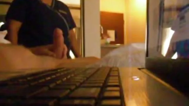 Papá no parezcas tan amenazante, en serio te pido que me folles aquí y ahora, mientras mamá está dando vueltas videos xxx maduras incesto en la tienda.