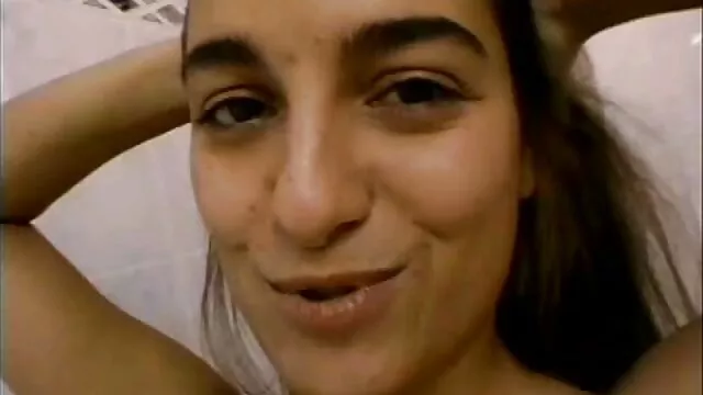 El orgasmo bestial fue experimentado por una mujer, doblada por la videos de incesto con maduras mitad en convulsiones durante un baile de apareamiento con su esposo.