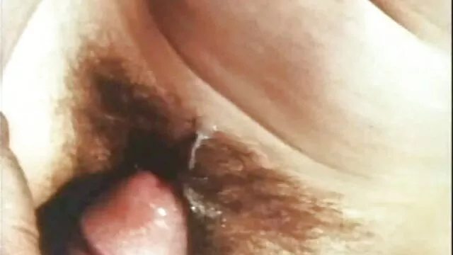 Pilló a un chico en la cama con su suegras maduras follando compañero de cuarto tomando su polla en cáncer