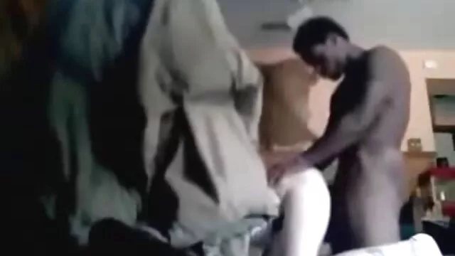 Los pervertidos trinity se follan entre ellos en los sacerdotes maduritas mamas en la arena bajo el sol abrasador