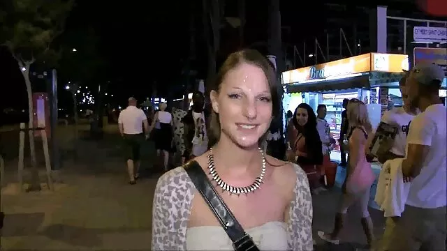 La esposa sorprendida durante mucho tiempo no pudo señoras de casa follando entender a quién llamaba el marido, la puta o la sirvienta.