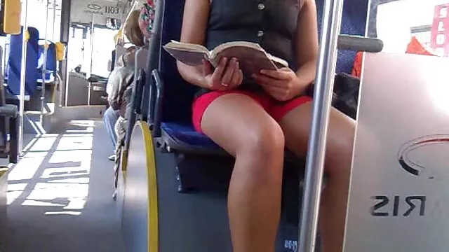 Un maduras incestuosas videos psicólogo con la habilidad de la hipnosis puso al cliente en un estado mental y le ordenó obedecer completamente
