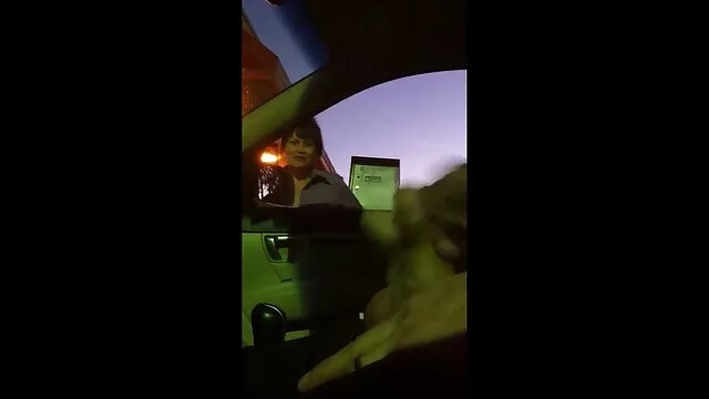 El ladrón sacrificó y ató a un matrimonio de asiáticos, y cuando no pudo encontrar algo de lo que sacar señoras maduras folladas provecho, se folló a su esposa frente a su esposo.