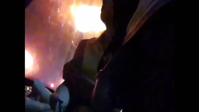 La partidaria insolente con piernas sobre los señoras de 40 follando hombros del hakhalya gime a todo pulmón