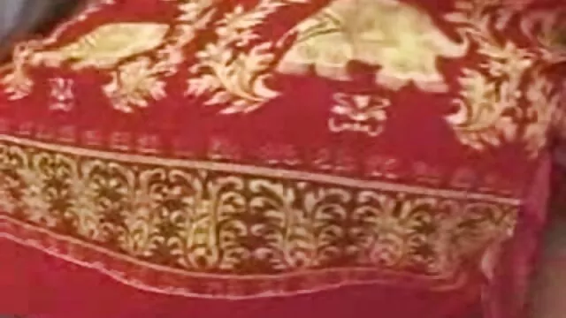 Mira a la mamas maduritas cámara cuando te estoy follando lentamente, de lo contrario te pondrás una polla en la frente