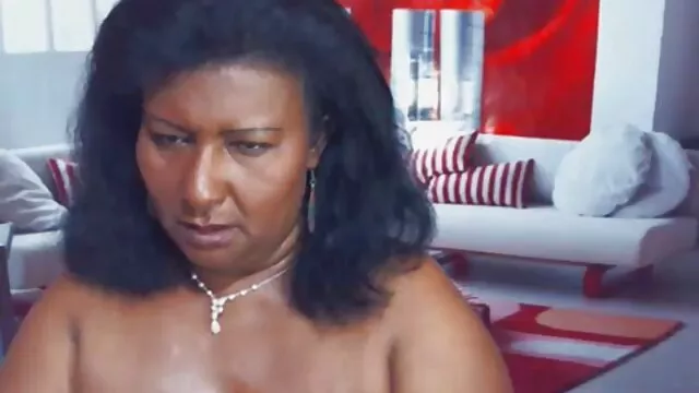 El usurpador egipcio salió del sarcófago y lo chupó con magia, pero lo atacó videos pornos mamas maduras con dos arqueólogos.